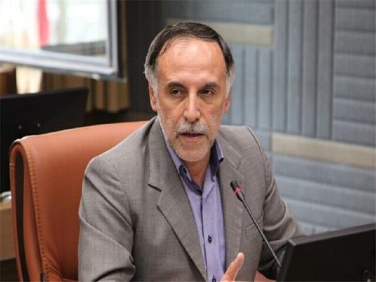 مرغداران متخلف تعلیق پروانه می شوند