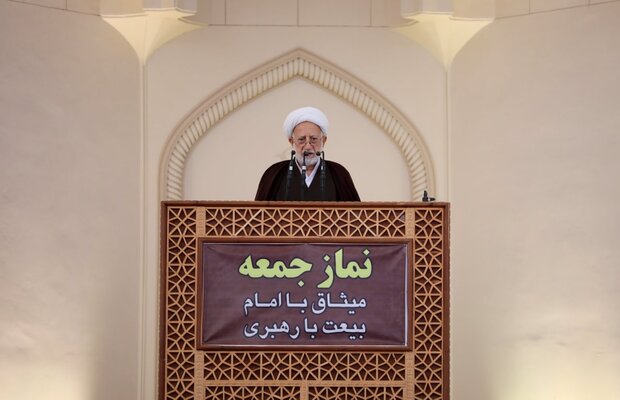 مسئولان برای رفاه مردم تلاش کنند/اصلاح قوانین برای تحقق شعار سال