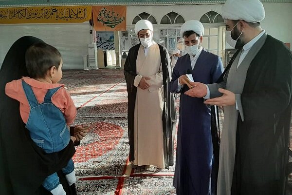 روحانیون به همراه خانواده راه دشواری در مسیر تبلیغ طی میکنند