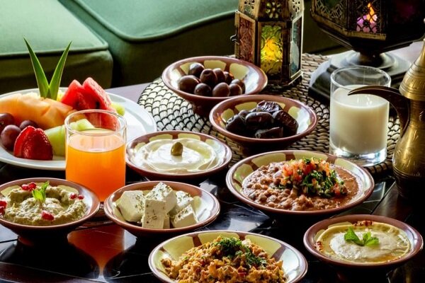 خوردن کدام نوع غذاها در ماه رمضان لازم است/چگونه تشنه نشویم