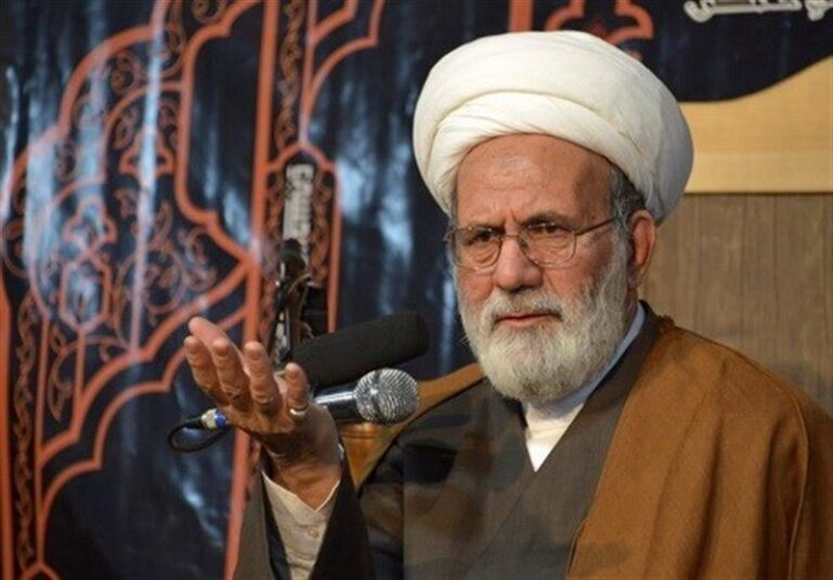نباید یک لحظه از دشمن غافل شویم/ضرورت همگرایی در داخل کشور
