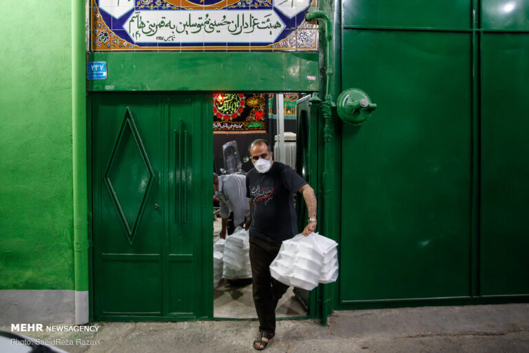 طبخ و توزیع غذا برای افراد بی بضاعت