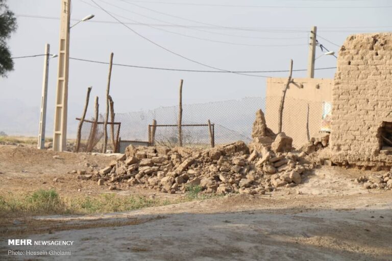 کمکرسانی به متاثران زلزله گناوه در ۳۴ روستا انجام شد