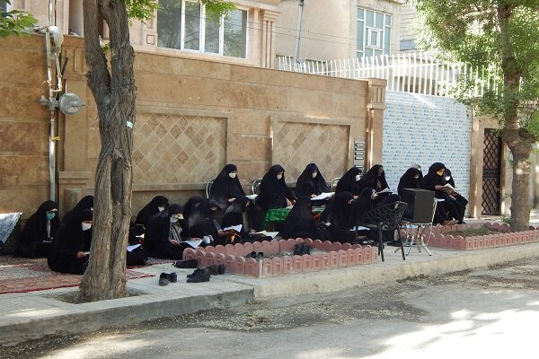 مراسم جزخوانی قرآن در ماه رمضان در محلات کرمانشاه برگزار می شود