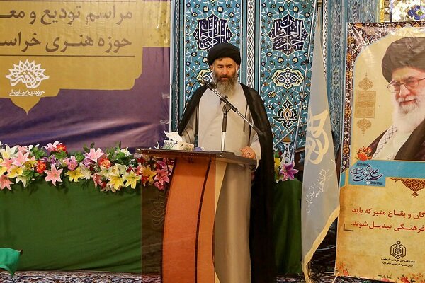 هنرمندان جایگاه والا شهید سلیمانی را تشریح کنند