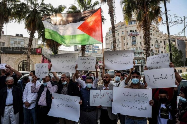 تجمع اعتراضی صدها نامزد انتخاباتی فلسطین اشغالی در رام الله