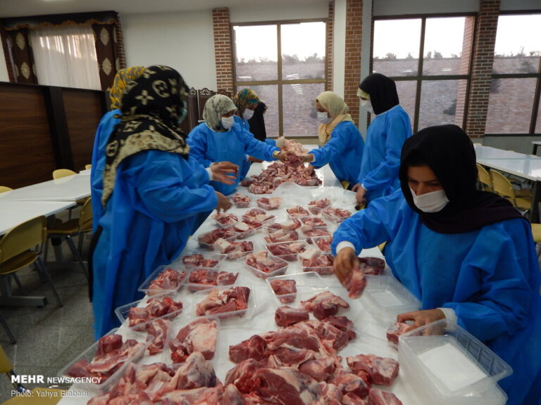 ذبح و توزیع ۱۴۲ راس گوسفند در بین نیازمندان کرمانشاهی