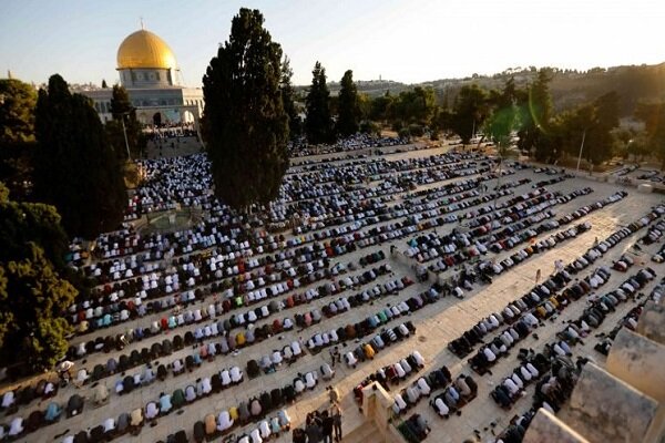 هزاران فلسطینی در مسجدالاقصی اقامه نماز کردند