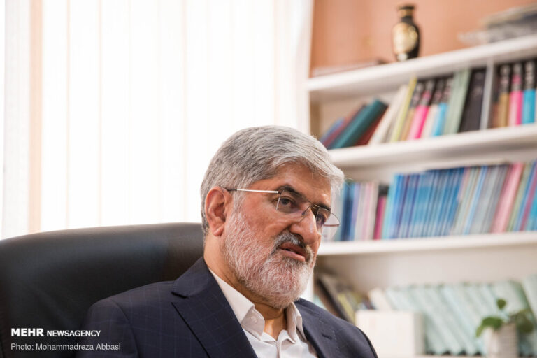 ظریف مرد برخی میدانها نیست/ روحانی فقط بلد است متَلک بگوید