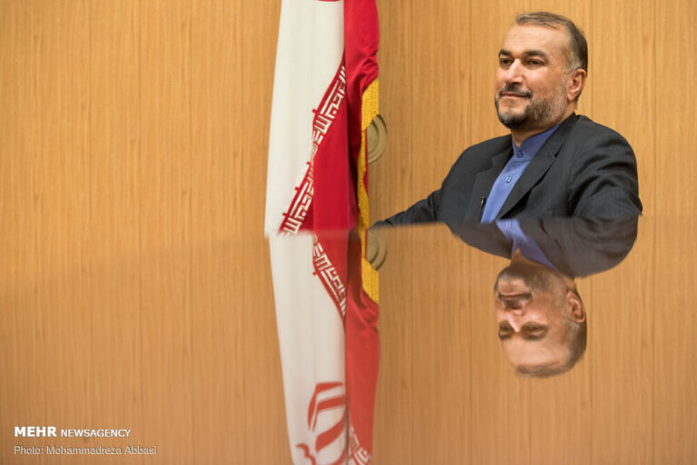 بهره زیاد ظریف از «میدان»/ حاج قاسم از «دیپلماسی» هزینه نمیکرد