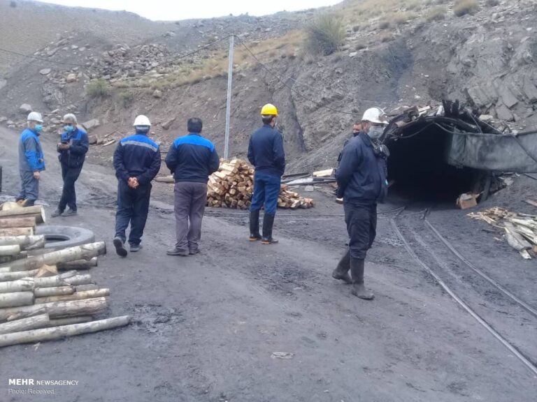 جستجو برای یافتن دو معدنچی مدفون شده در معدن زغالسنگ طزره