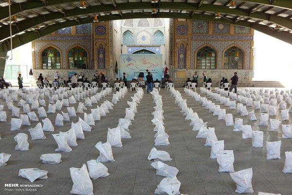 توزیع ۱۰ هزار بسته کمک مومنانه در بین نیازمندان کرمانشاهی