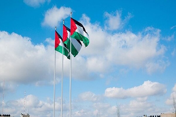 اهتزاز پرچم فلسطین در میدان ۲۲ بهمن خرمآباد